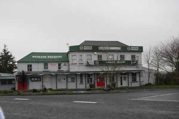 Alpha Hotel, Kihikihi