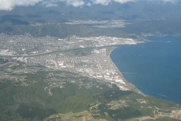 Lower Hutt, Un Dramatic Version