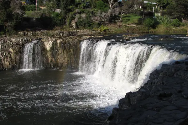Haruru Falls2