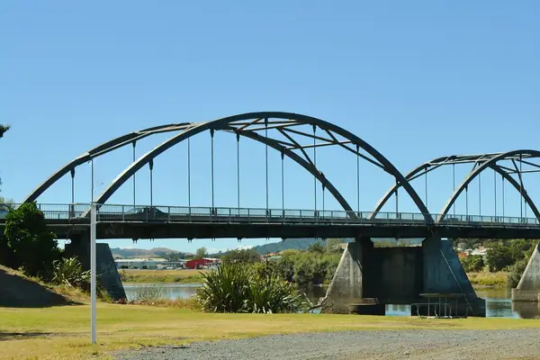 Bridge across the Waikato River at Huntly,New Zealand (12965730074)