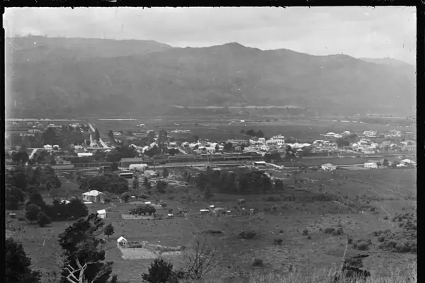 View of Upper Hutt from Wallaceville Hill, 1924. ATLIB 293874